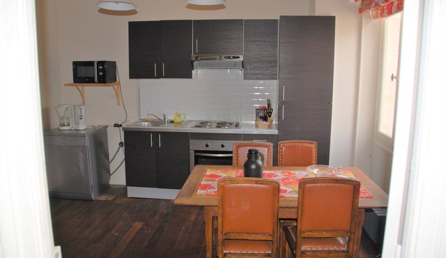 Chateau Igny, 17th century/3 gites: "Lombard" in the left tower - sleeps 4