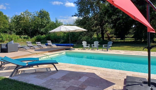 Chateau in sw France - Comfortable 6 Bedroom House
