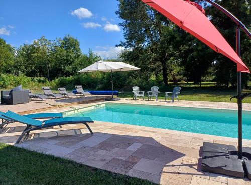 Chateau in sw France - Comfortable 6 Bedroom House