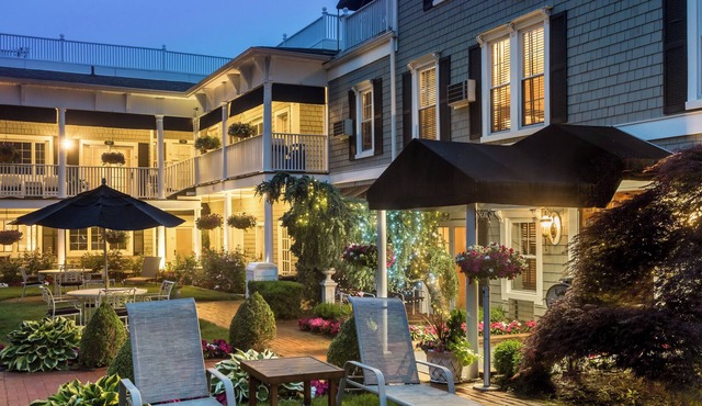 Chateau Inn and Suites