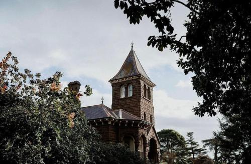 Chateau Kolor Homestead & Gardens