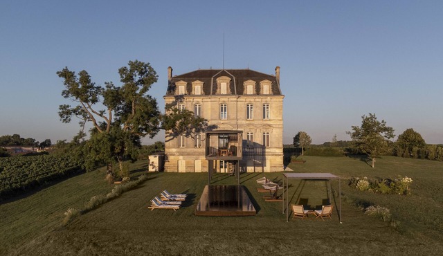 Château Leboscq in the heart of the Bordeaux vineyards, just min from the ocean