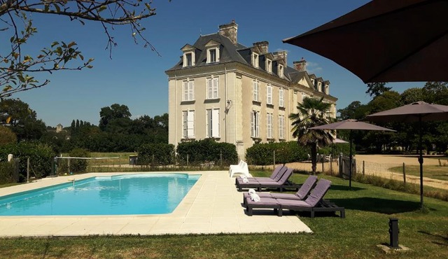 Château La Mothaye - self catering apartments with pool in the Loire Valley