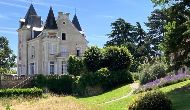 Château La Villaine: in the heart of the Loire Valley, 15 minutes from Tours.