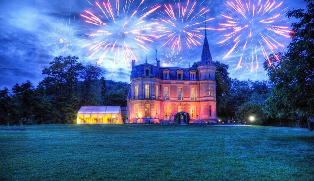 Château LENA private chateau with panoramic views, stunning park and pool!