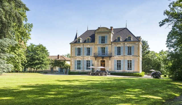Chateau Les Bardants and Maison