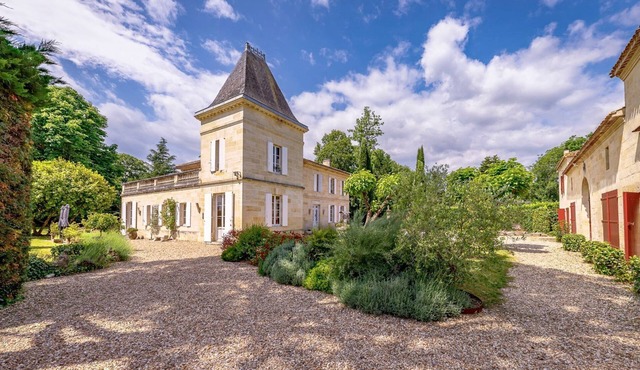 Chateau Les Peintures