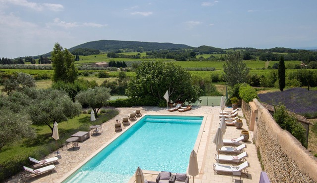 Château Les Trois Tours: Castle for rent with pool and tennis court