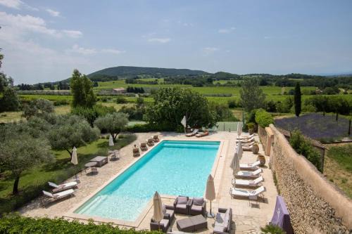 Château Les Trois Tours Castle for rent with pool and tennis court