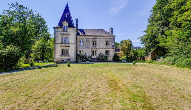 Chateau Lignol - Four Bedroom Castle, Sleeps 10