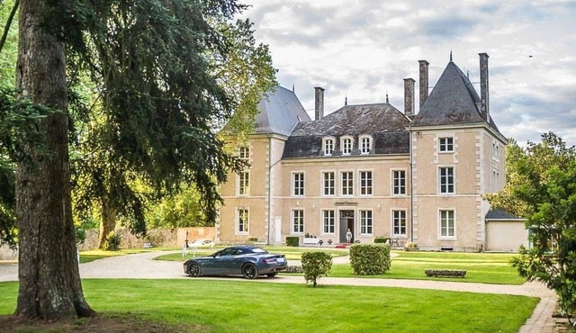 Chateau Loire for weddings, wedding castle in France, castle rental for parties, large castle with pool for rent