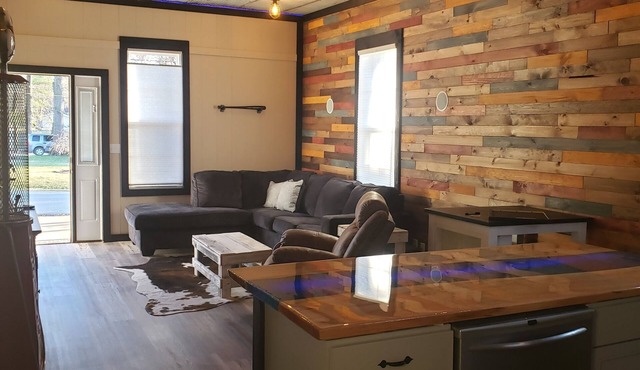 Chateau Monroe - Rustic feel with modern convenience