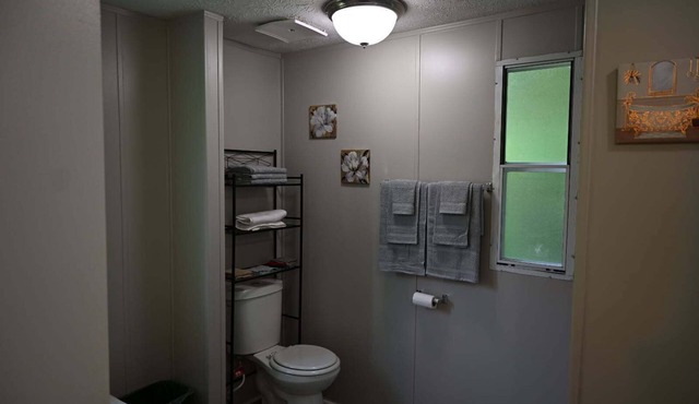 Château Nineteen. 2 BR/2 BA house in Lithia Springs with WiFi, AC, coffee bar.