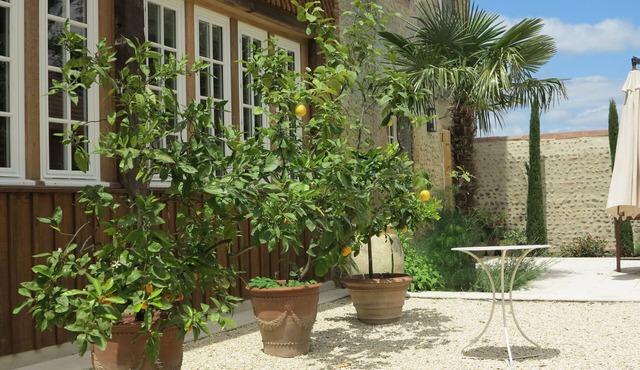 Chateau outbuilding, charm and refinement in the Adour valley