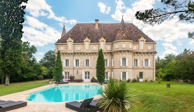 Chateau Quercy - Seven Bedroom Castle, Sleeps 15