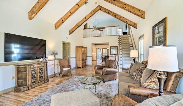 'Chateau Ridge' Peaceful Retreat w/Fire Pit!