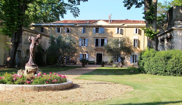 Chateau Rieutort - 18th century wine estate with 7 gites and 5 rooms B & B