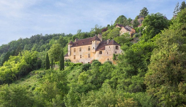 Chateau Rochette - Four Bedroom Castle, Sleeps 8