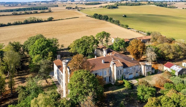 Chateau Rural - Twelve Bedroom Castle, Sleeps 20