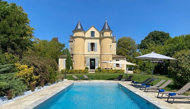 Chateau Seyches - Five Bedroom Castle, Sleeps 10