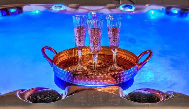 Chateau Sunset Vegas | Pool, Jacuzzi, Billiards