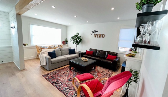 Chateau Vino - newly renovated home in the heart of NOTL wine country!