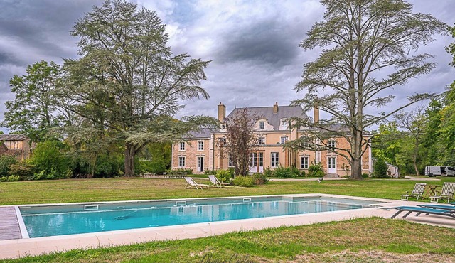 Chateau XVIII Pool Tennis Billiards. 90' from Paris