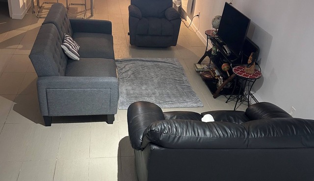 Chateauguay 20 min downtown Montreal! charging station! 10 Minutes Casino