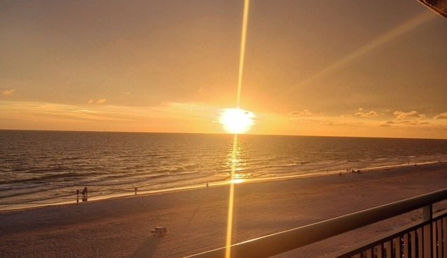 Chateaux 402 - GULF FRONT Condo - Vacation Dreams