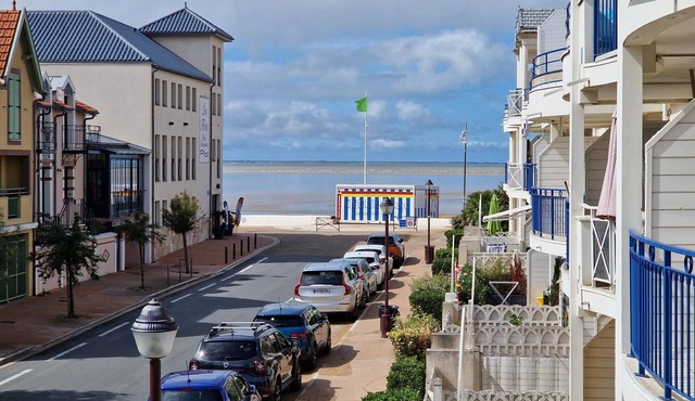 Chatelaillon-Plage Center: Apartment 4 pers, balcony, parking, pool, wifi