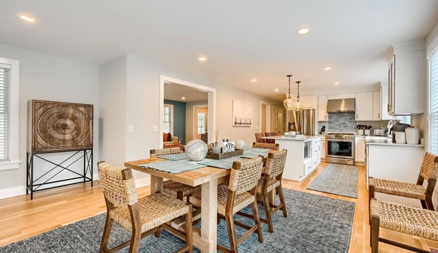 Chatham Luxury Retreat—Porch, Art & Family Fun