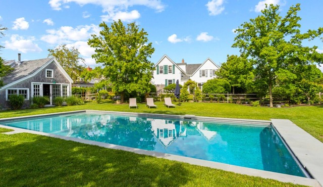 Chatham Oasis: 099-C Renovated Chatham Village Farmhouse, Heated Pool, Walk to Beach & Town