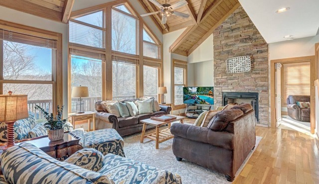 Chatham Trade- Gated Resort, Private Hot Tub, Air Hockey, Indoor/Outdoor Pools