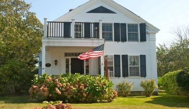 Chatham Village - Adorable Studio Apartment in Antique Home