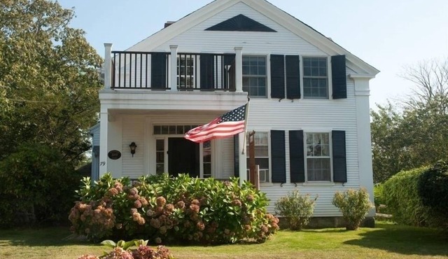 Chatham Village: Lovely 1-Bedroom Apartment in Antique Home