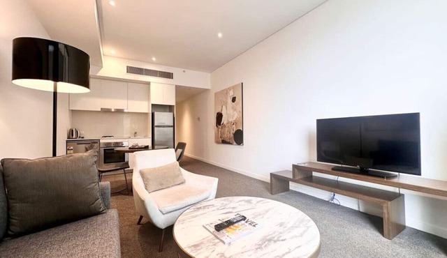 Chatswood walk to Train Station/Shopping center