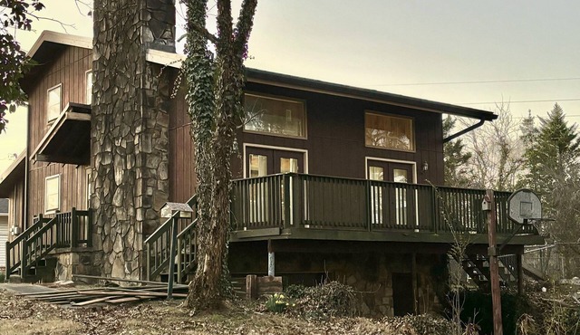 Chatsworth Charm Cabin-Influenced House