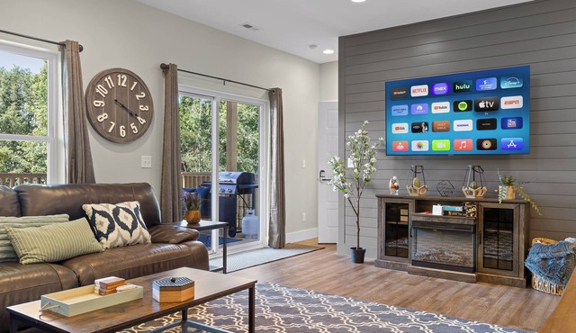 Chatt Vistas-2bd2ba- HotTub - Lux Shower - Patio - Sleeps 6+