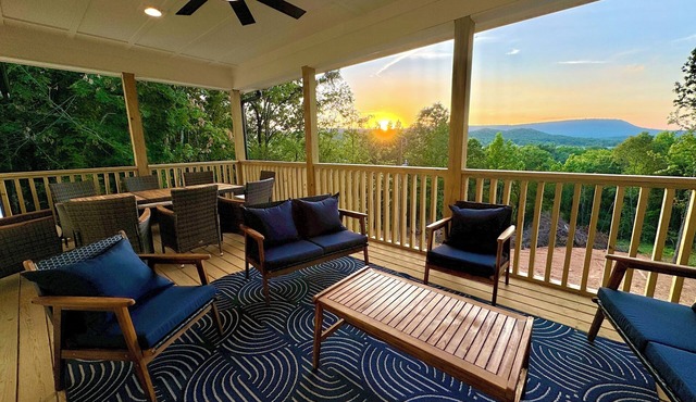 Chatt Vistas-2bd2ba-Views of Lookout-Patio-5min2TN-Sleeps6+