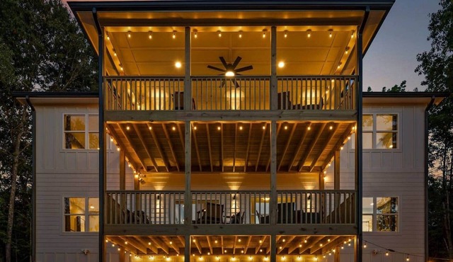 Chatt Vistas-NEW-4bdr-2Units-Hot Tub-Sleeps 12+