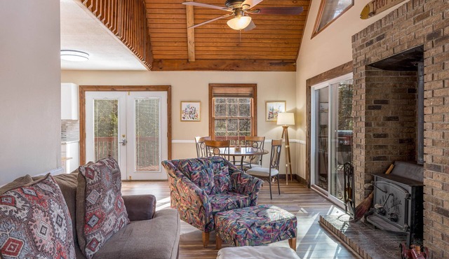 Chattahoochee Shoals – Cozy Pet Friendly River Cottage