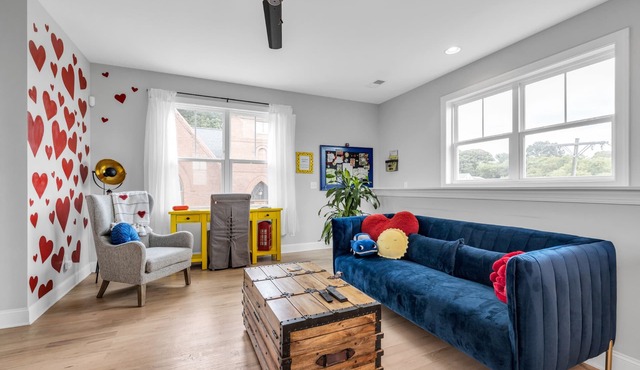 Chattanooga *Brand New Carriage Home*