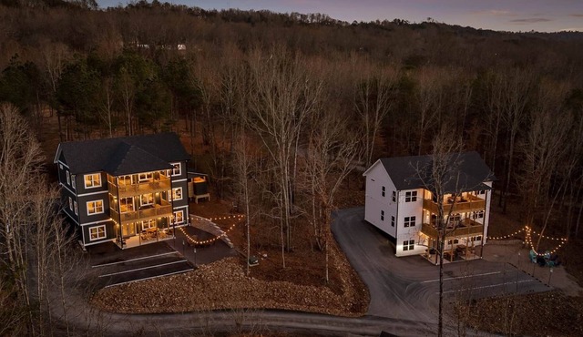 ChattVistas|TWOCabins|3Stry|HotTubs|12bdrm|Slps40+