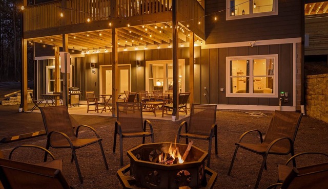 ChattVistasSTAR WARS-2bd2ba-FirePit-Theater-Slps8+