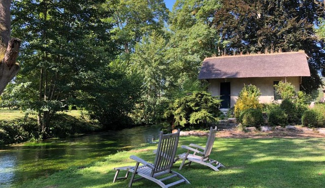 Chaumière au bord de l'eau - Domaine de 3 hectares - Borne Electrique - Chiens acceptés