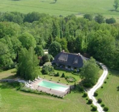 Chaumière d'exception , 8 places, piscine, calme