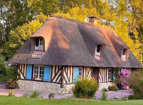 Chaumière normande et sa dépendance, proche Deauville et Honfleur 10-12 pers
