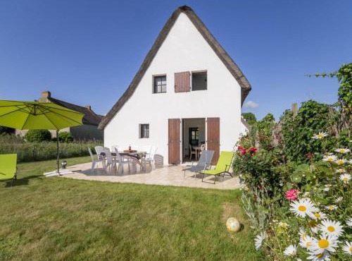 Chaumière Typique en Brière avec Cheminée, WiFi, et Terrasse - Idéal Familles - FR-1-306-1131