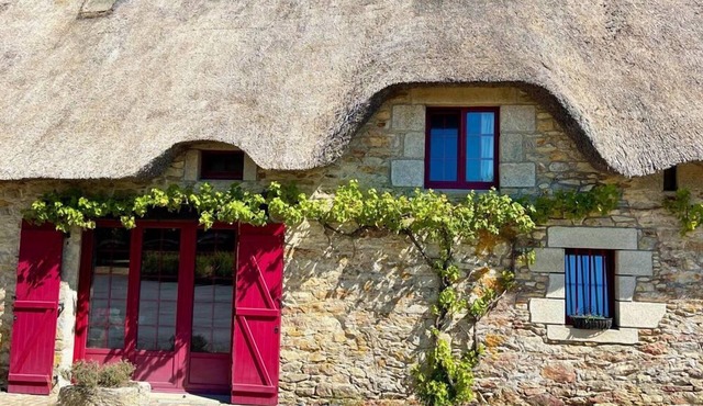 CHAUMIERE LONGERE EN PIERRES 8 PERS - 10 MN VANNES, 20 MN GOLFE DU MORBIHAN