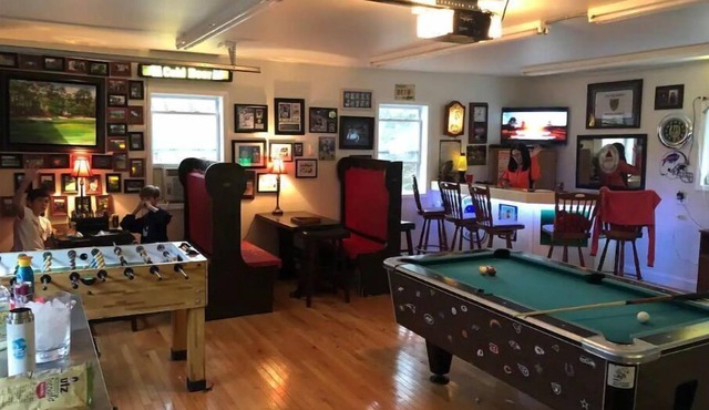 Chaut. Lake & Comedy Center Guesthouse